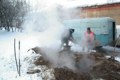 Авария на теплотрассе в Невском районе Петербурга может оставить без тепла более 60 детских учреждений