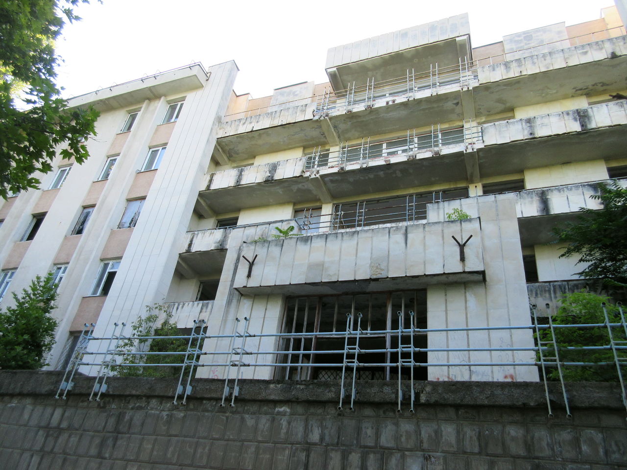 Дома и общежития военных Севастополя до сих пор остаются без тепла